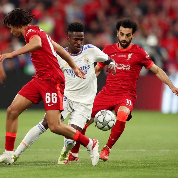 محمد صلاح الى باريس