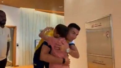 كريستيانو يحقق حلم الطفل السوري اليتيم ويلتقيه في الرياض