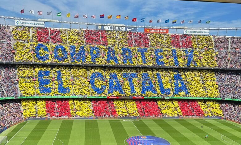 هكذا بدا ملعب الكامب نو في برشلونة.."كاتولونيا فخرنا"