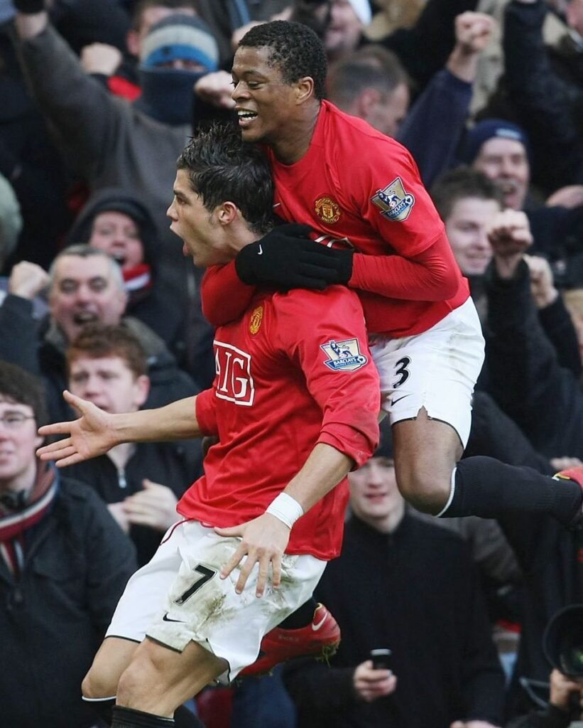 لعب في صفوف مانشستريونايتد الكثير من نجوم الكرة ومنهم النجم البرتغالي كريستيانو رونالدو