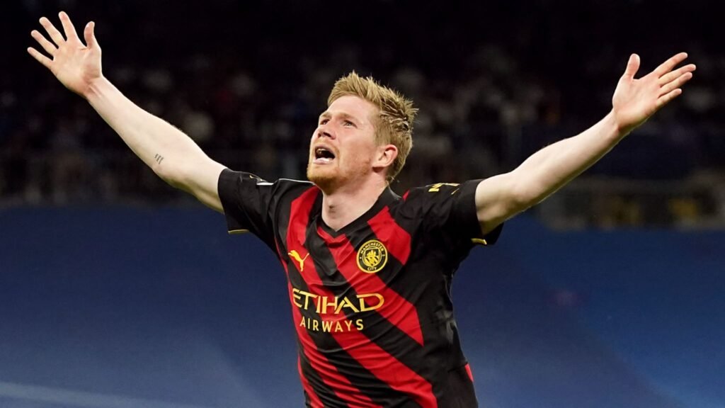 كيفن دي بروين يحتفل بتسجيله هدف التعادل لصالح مانشستر سيتي