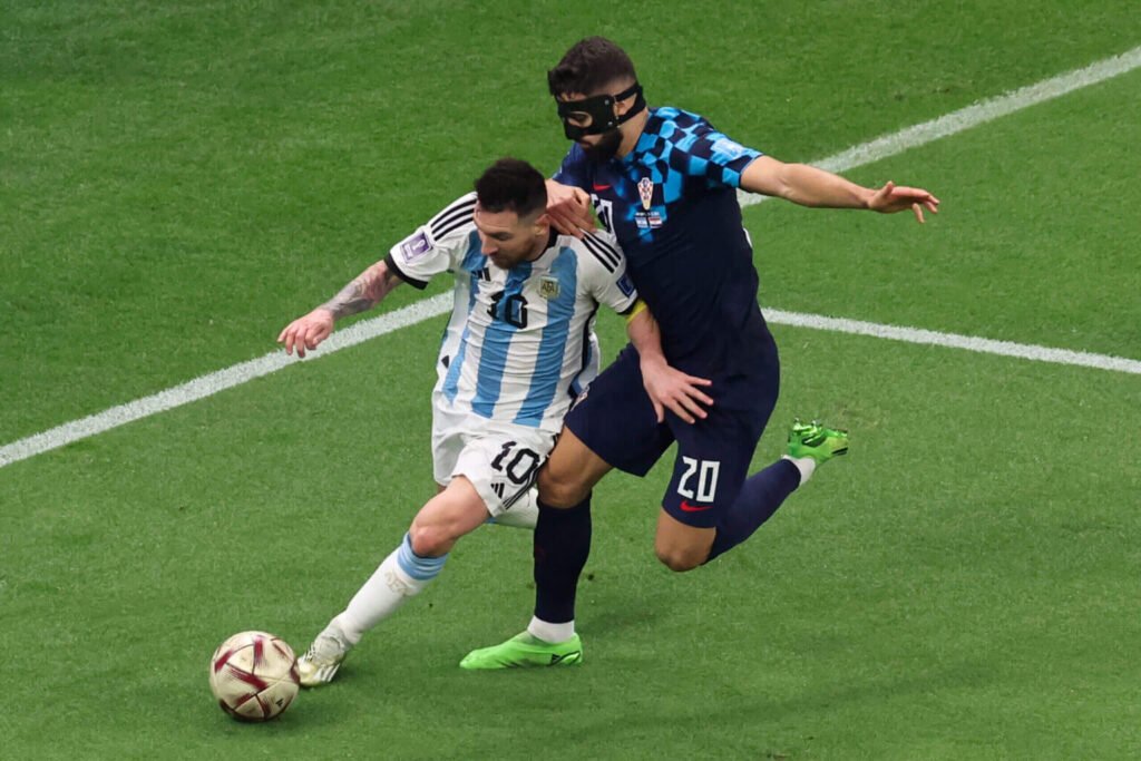 مانشستر سيتي عينه على جفارديول  الذي تم اختباره من قبل ليونيل ميسي في كأس العالم 2022