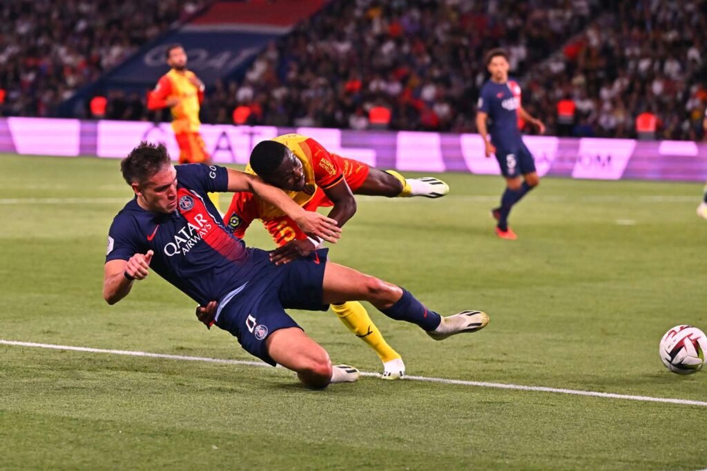 باريس سان جيرمان مع أسينسيو ومبابي يسجل فوزه الأول على حساب لانس