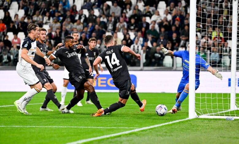 أركاديوش ميليك يسجل هدف يوفنتوس الوحيد في مرمى ليتشي