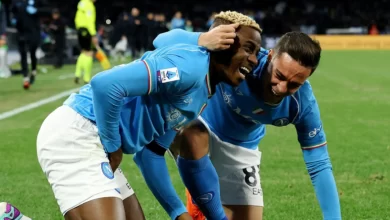 فوز فيكتور أوسيمين على جياكومو راسبادوري خلال مواجهة نابولي كالياري