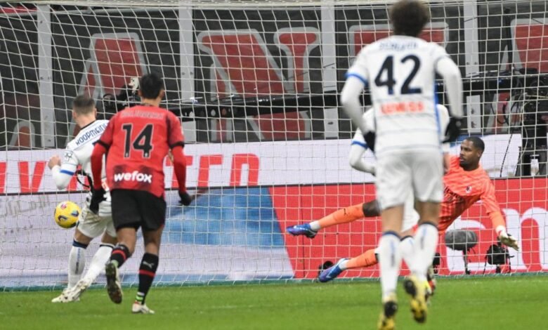 كوبمينيرز يقود أتالانتا بعد تجاوز ميلان إلى نصف نهائي الكأس