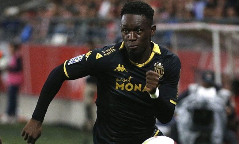 وافتتح موناكو التسجيل من ركلة جزاء سجلها فولارين بالوغون في الدقيقة 35 ليسيطر على المباراة.