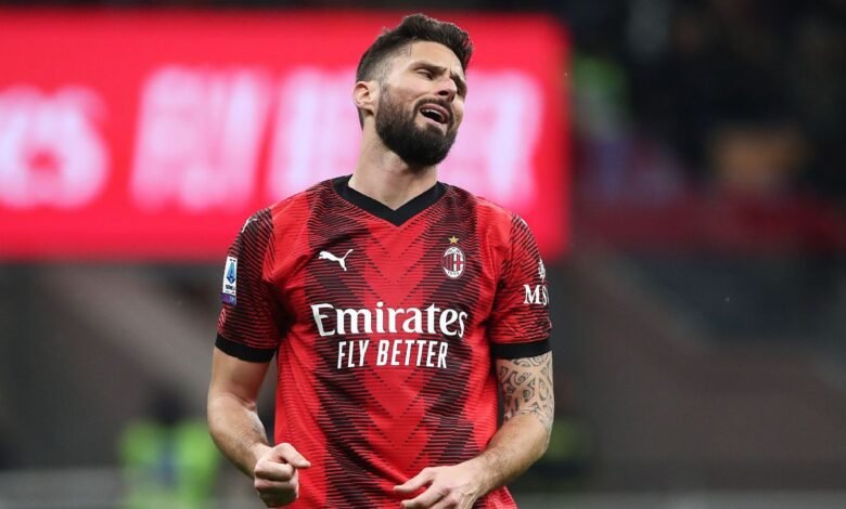 رد فعل أوليفييه جيرو بعد تصديه لتسديدة في تعادل ميلان مع أتلانتا في الدوري الإيطالي.