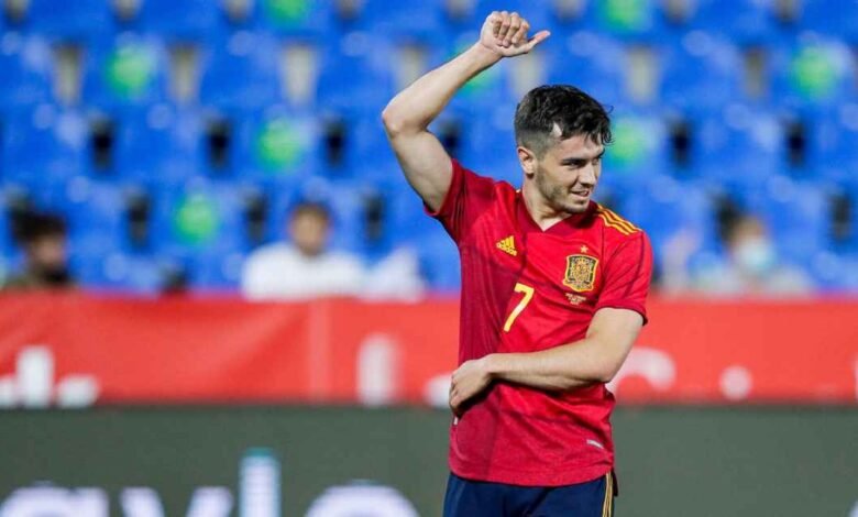 ولعب إبراهيم دياز مع إسبانيا في مباراة ودية ضد ليتوانيا في عام 2021. تصوير ديفيد س. بوستامانتي / سقراط / غيتي إيماجز