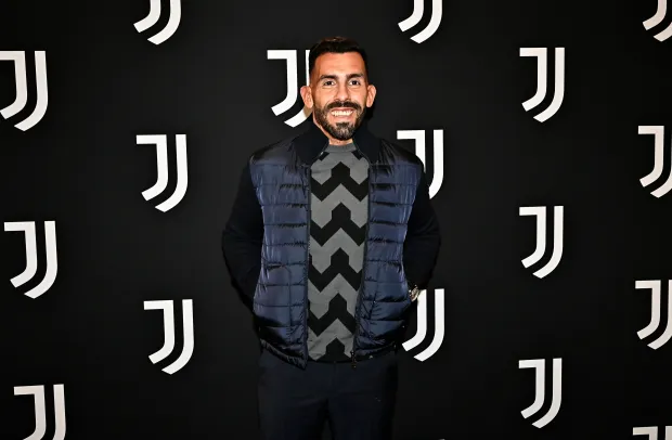 كارلوس تيفيز