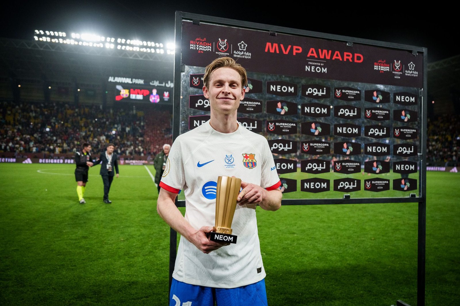 الهولندي دي يونغ لاعب برشلونة