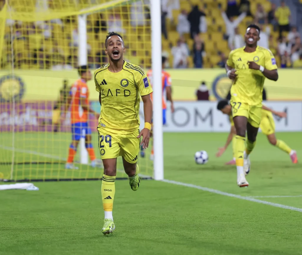 تجديد عقد عبد الرحمن غريب