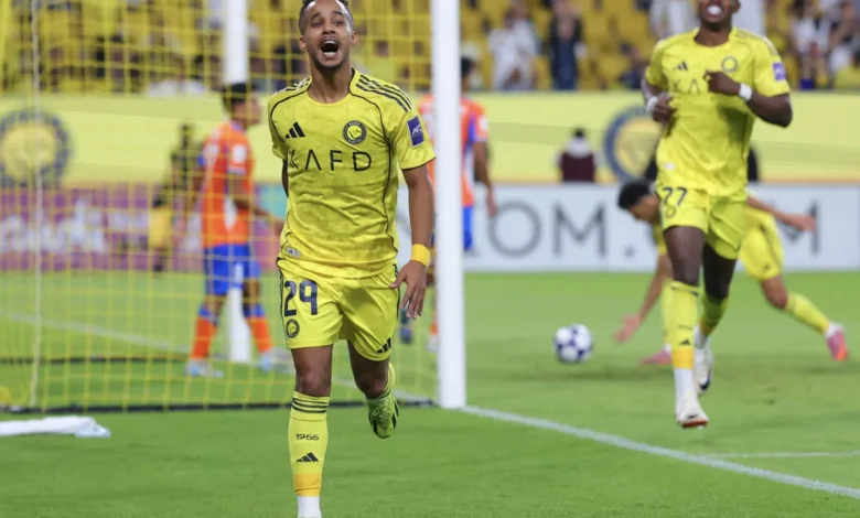 تجديد عقد عبد الرحمن غريب