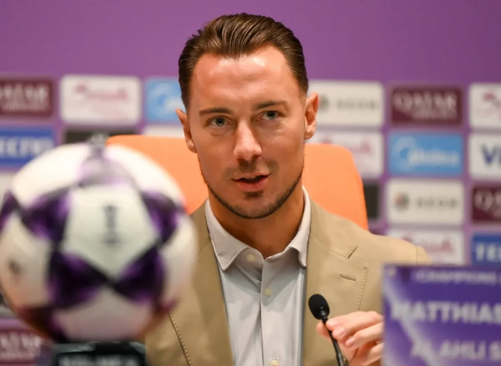 الأهلي والشارقة